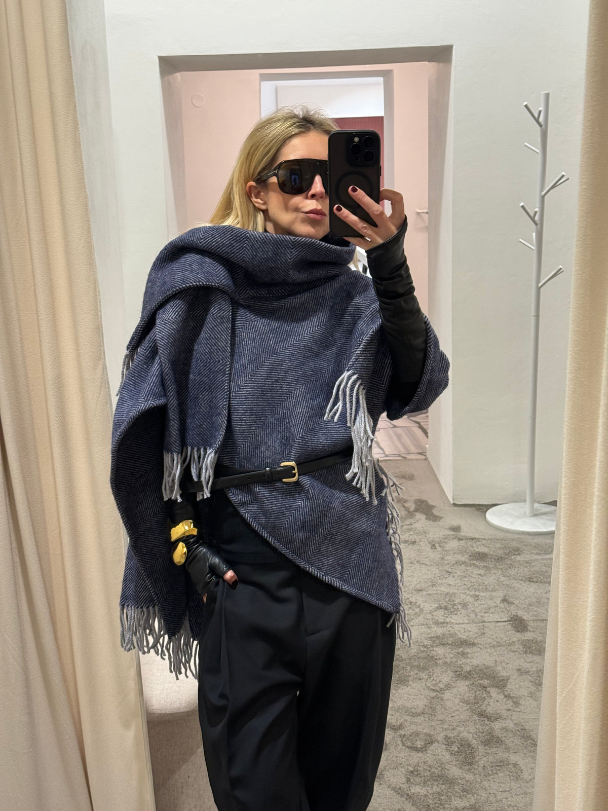 Vlněný pléd s třásněmi - wool cape