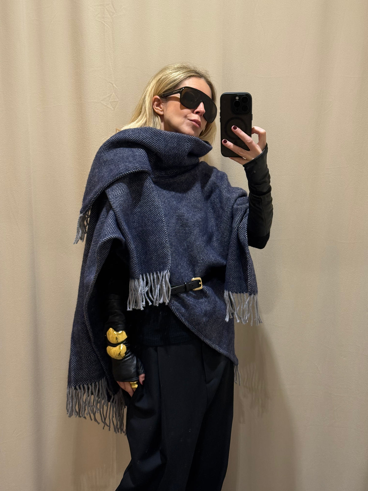 Vlněný pléd s třásněmi - wool cape