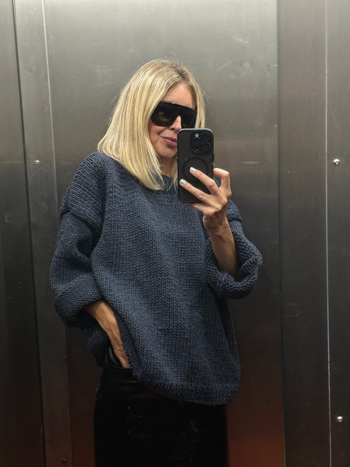Oversize ručně pletený svetr z francouzského merina - tmavě modrý