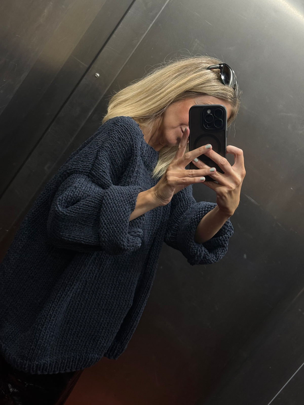 Oversize ručně pletený svetr z francouzského merina - tmavě modrý