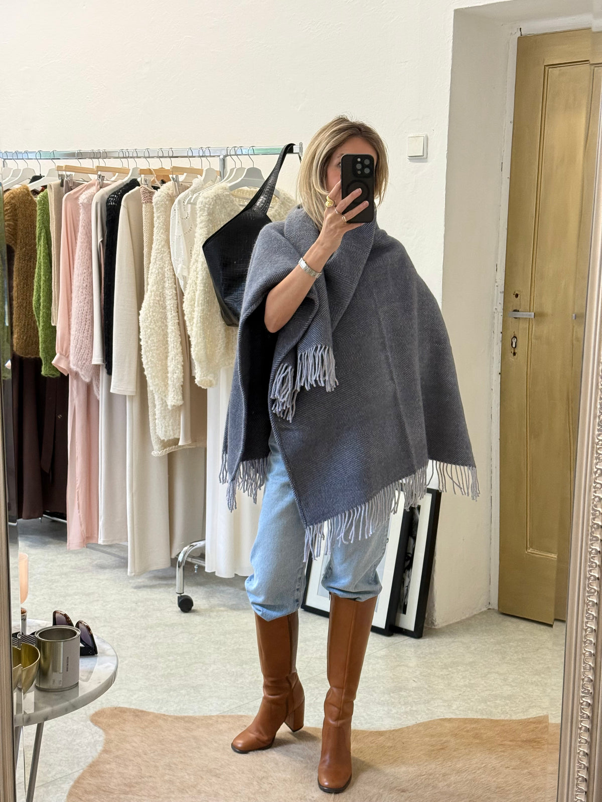 Vlněný pléd s třásněmi - wool cape